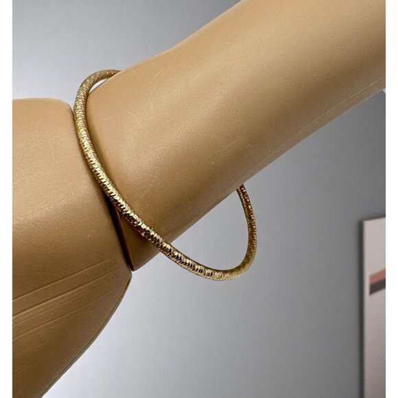 Textured Gold Tone Metal Bangle Bracelet Classic Elegant Design - Picture 1 of 6